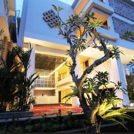 Signature Seminyak Hotel Экстерьер фото