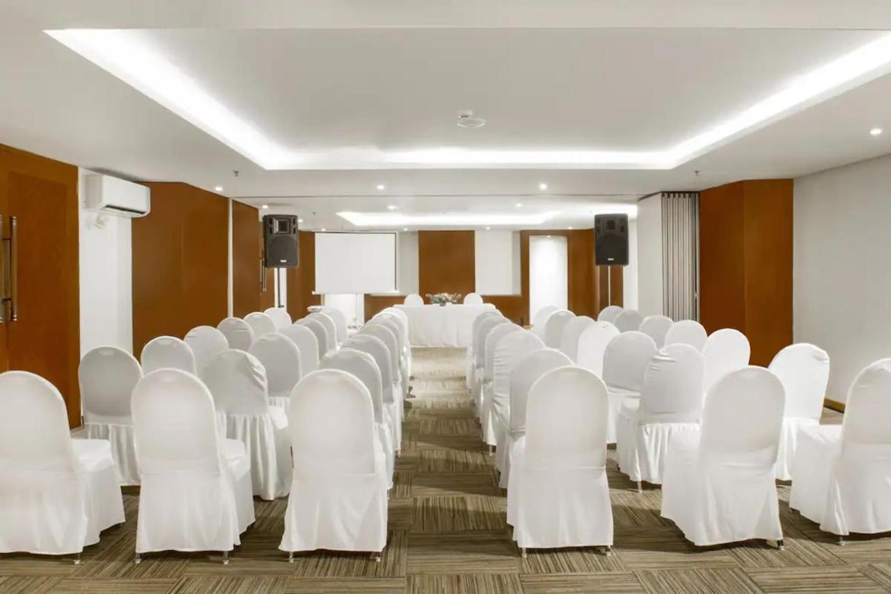 Signature Seminyak Hotel Экстерьер фото