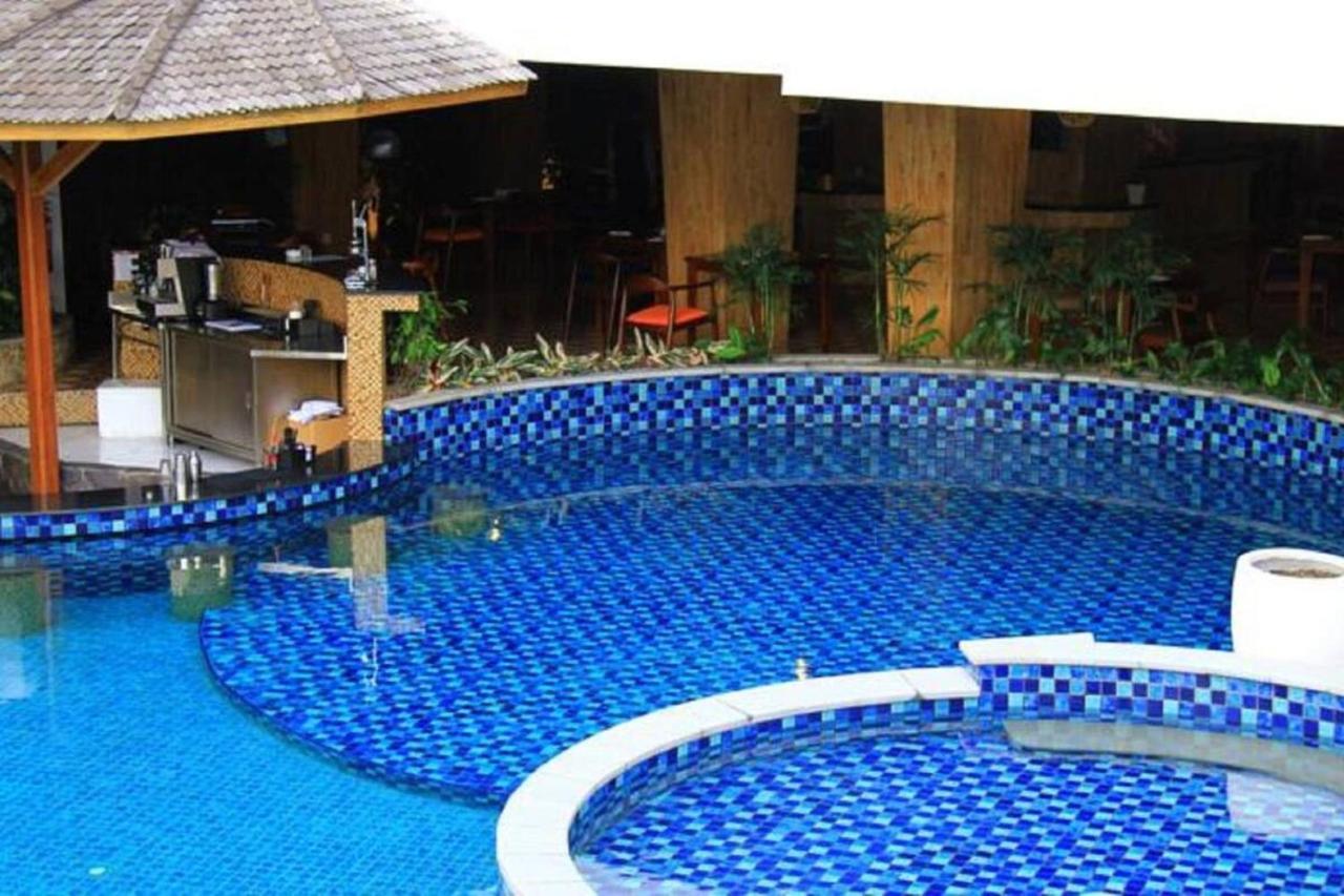 Signature Seminyak Hotel Экстерьер фото