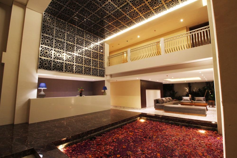 Signature Seminyak Hotel Экстерьер фото