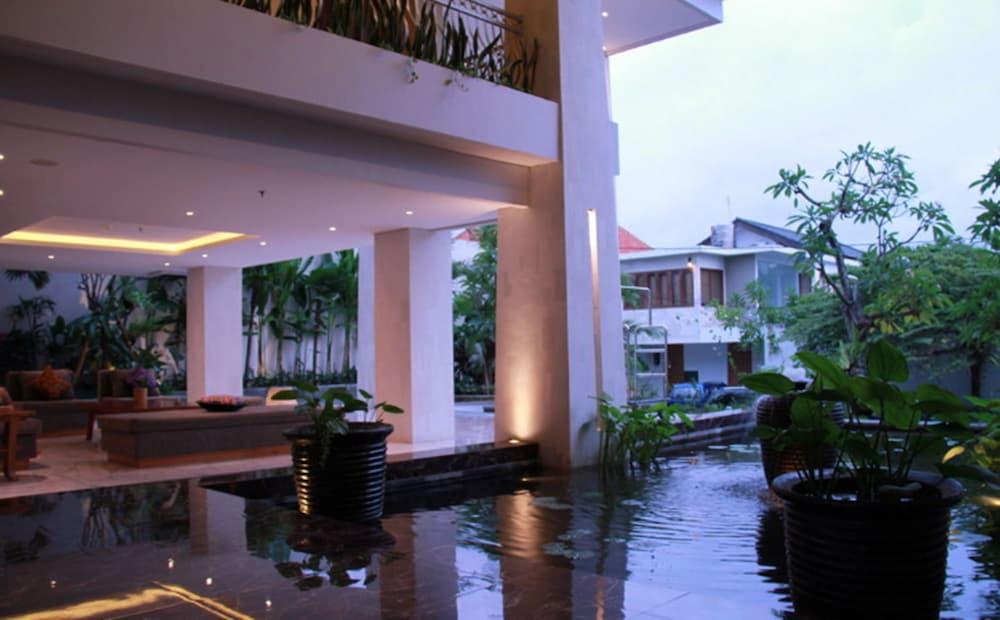 Signature Seminyak Hotel Экстерьер фото