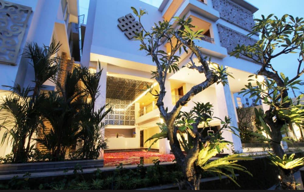 Signature Seminyak Hotel Экстерьер фото