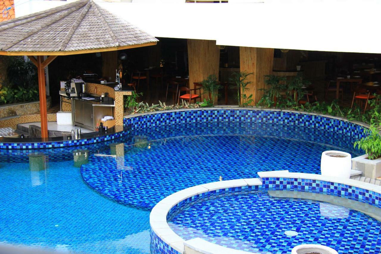 Signature Seminyak Hotel Экстерьер фото